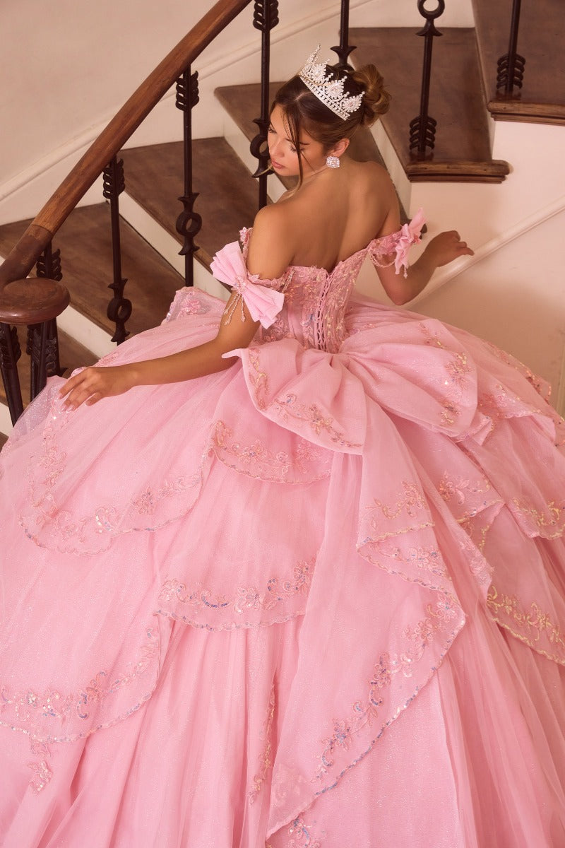 Ladivine 15747 back three-quarter view with shoulder and back bows